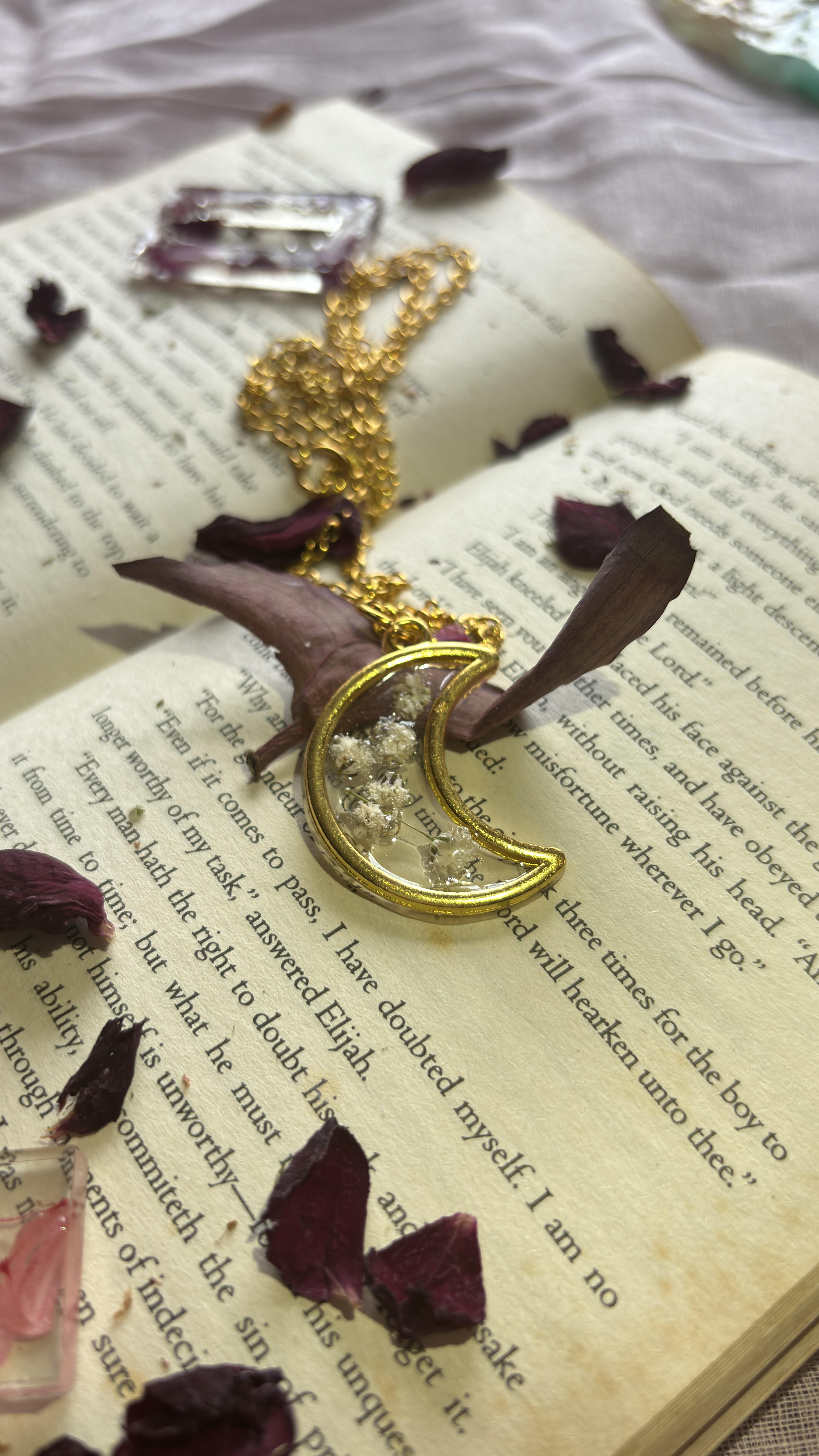 Resin pendant